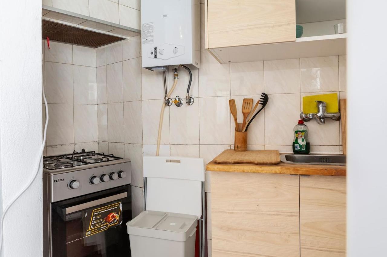 2 Bedroom Apartment For 4 People With Free Public Parking Lisboa Exterior foto