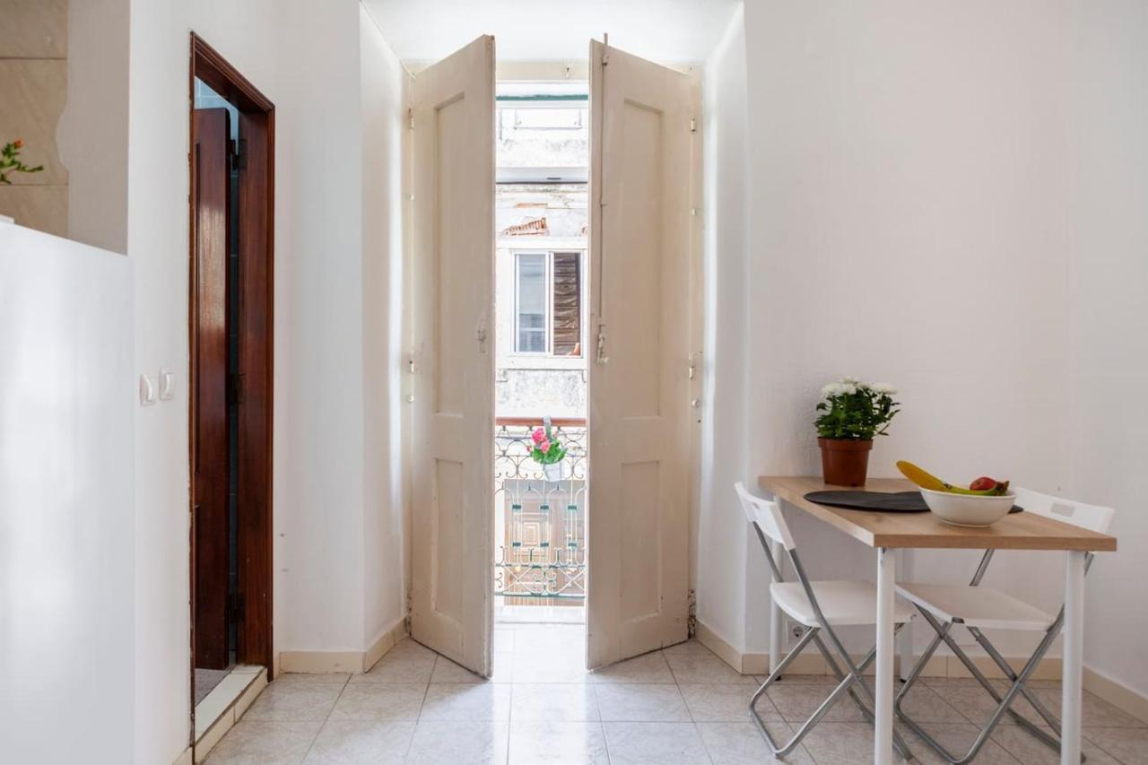 2 Bedroom Apartment For 4 People With Free Public Parking Lisboa Exterior foto